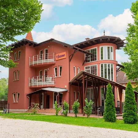Accomo Apartmanház Siófok Exterior foto
